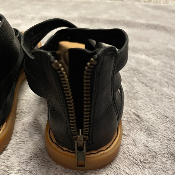 Born Sandals - Picture 5 of 6